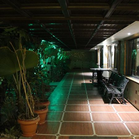 Hotel Orange Inn Sarkhej Bagian luar foto