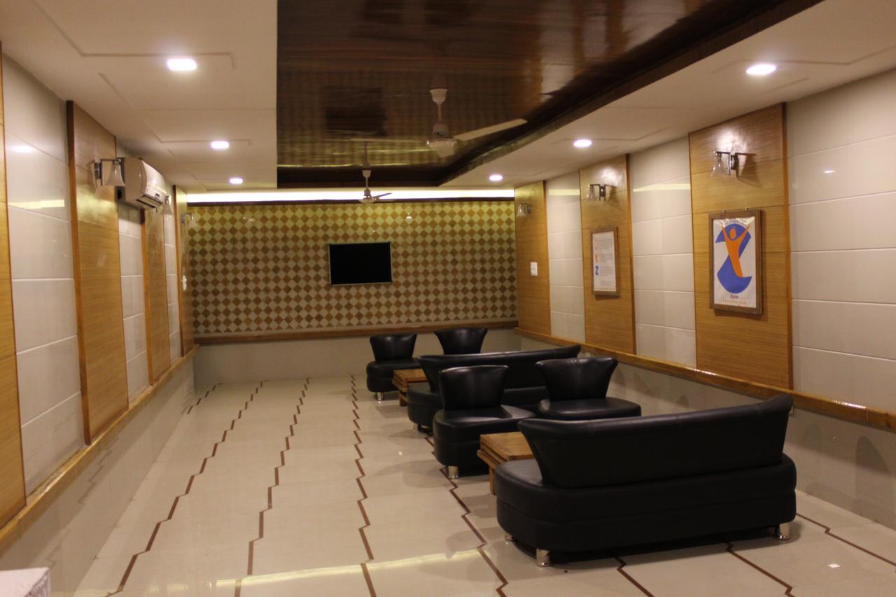 Hotel Orange Inn Sarkhej Bagian luar foto