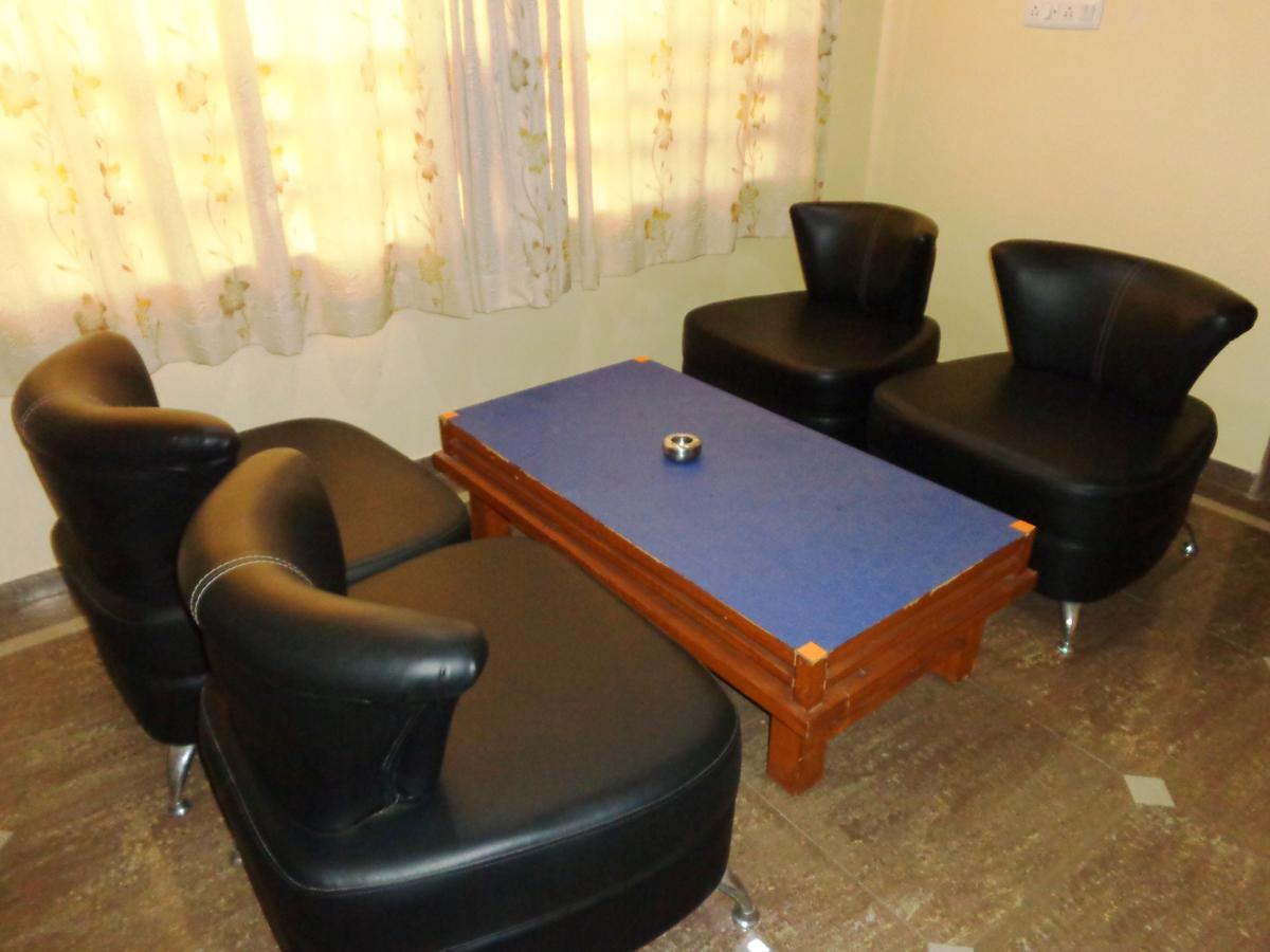 Hotel Orange Inn Sarkhej Bagian luar foto