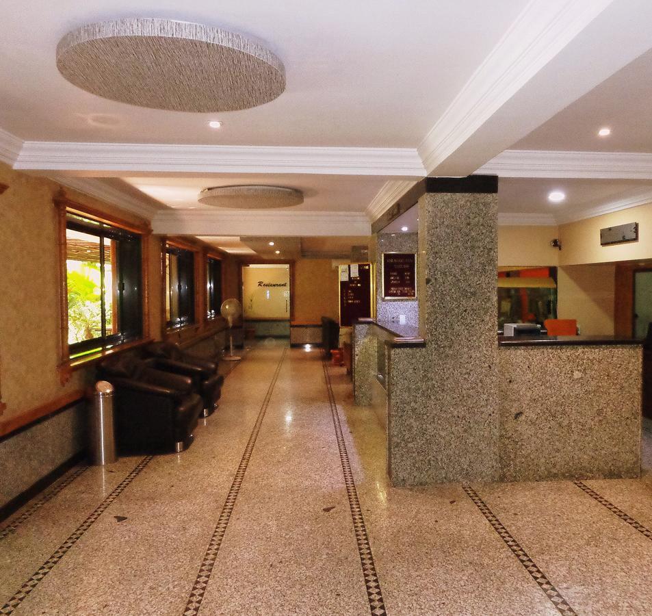 Hotel Orange Inn Sarkhej Bagian luar foto